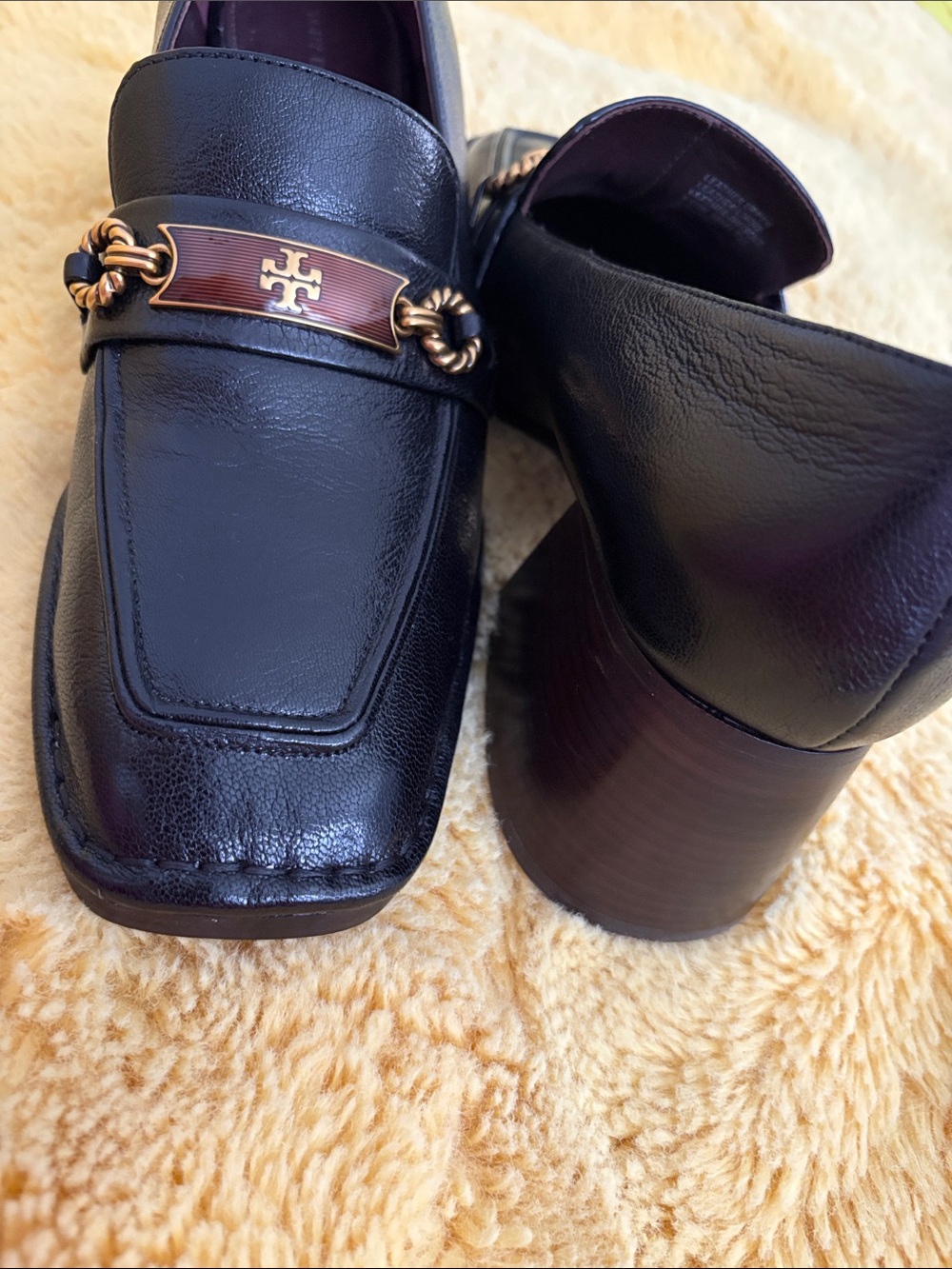 Tory Burch Black Leather Block Heel Loafers with Gold Chain and Brown Accent - Picture 7 of 7